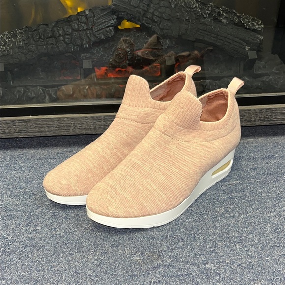 DKNY Women's Blush Slip-On Wedge Sneakers - Picture 1 of 6